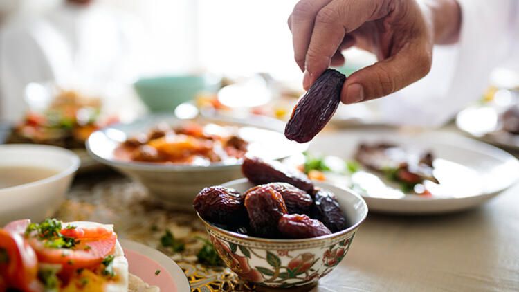 Oruç tutarken beslenmede dikkat edilmesi gerekenler - Ramazanda ne yemeli?